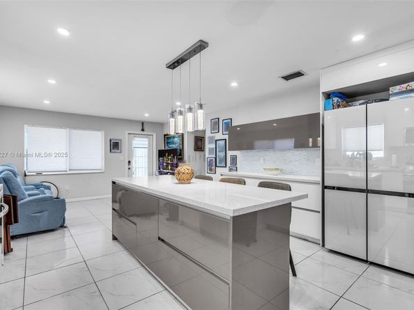 210 NW 59th Ave, Miami FL 33126