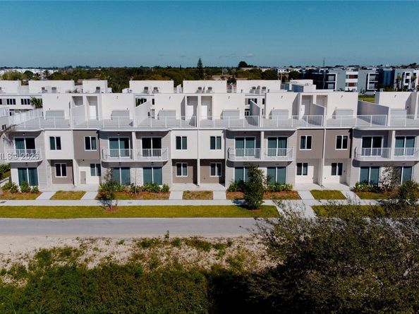 13824 SW 262 St, Homestead FL 33032