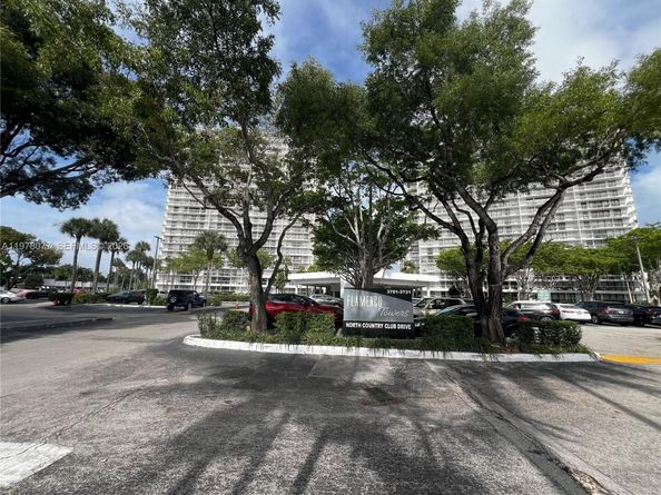 3701 N Country Club Dr 201, Aventura FL 33180