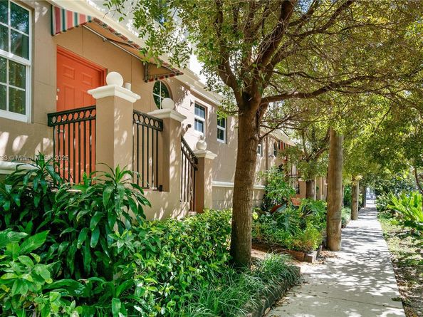 3232 SW 22nd Ter TH 115, Miami FL 33145