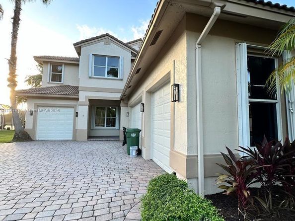 1887 Harbor View Cir, Weston FL 33327