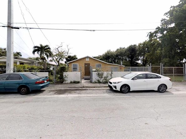 1544 NW 51st Ter, Miami FL 33142
