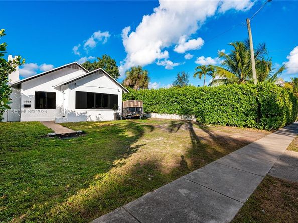 1683 NE 168th St, North Miami Beach FL 33162