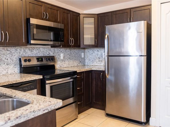 8906 W Flagler St 222, Miami FL 33174