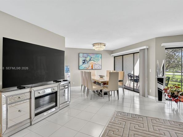 5901 Camino Del Sol 207, Boca Raton FL 33433