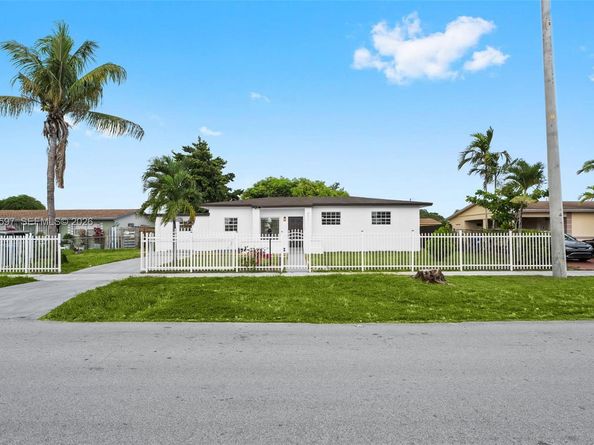 4011 NW 171st St, Miami Gardens FL 33055