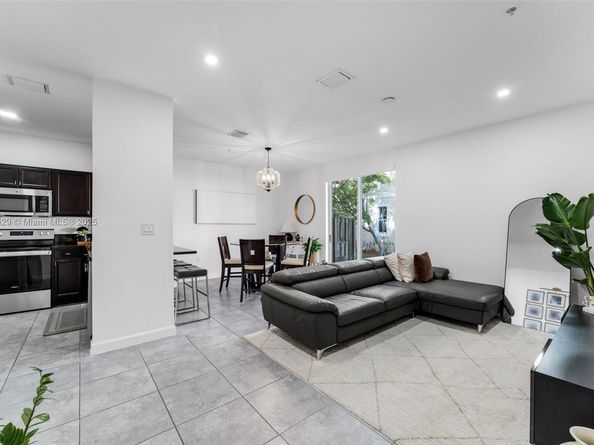 134 SE 28th Ter 10, Homestead FL 33033