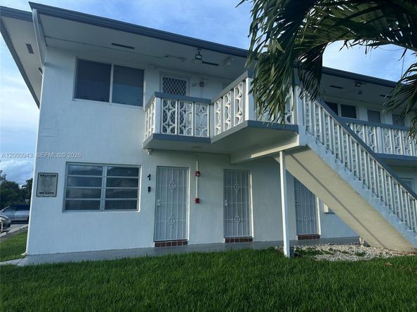 11 NE 204 St 1, Miami Gardens FL 33179