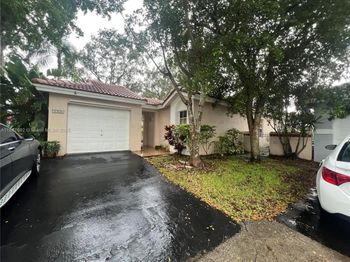 1321 N Seagrape Circle