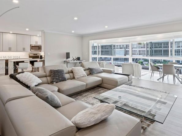 3050 NE 48th St 207, Fort Lauderdale FL 33308