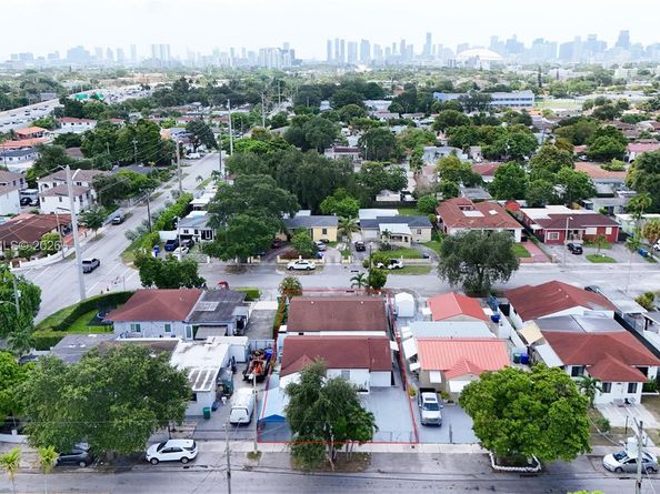 1055 NW 32nd Ct, Miami FL 33125