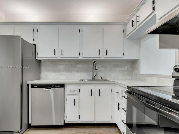 8000 SW 81st Dr 103, Miami FL 33143