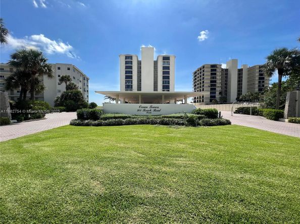 200 Beach Rd 202, Tequesta FL 33469