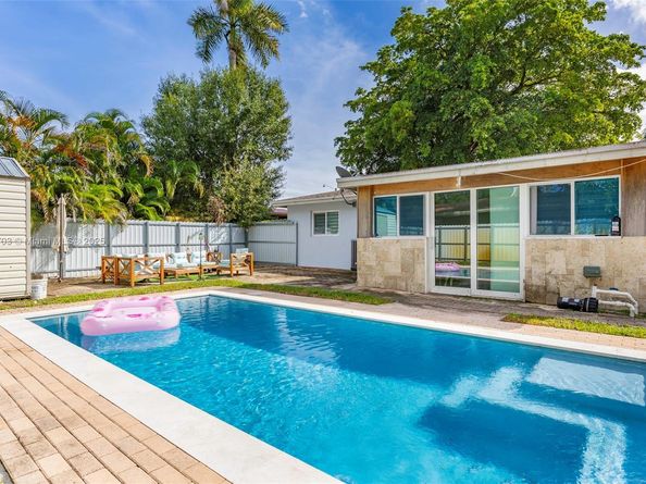 1823 SW 29th St, Fort Lauderdale FL 33315