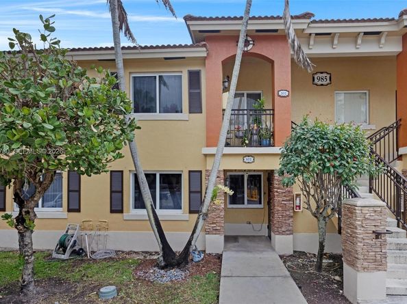 985 NE 33rd Ter 102, Homestead FL 33033
