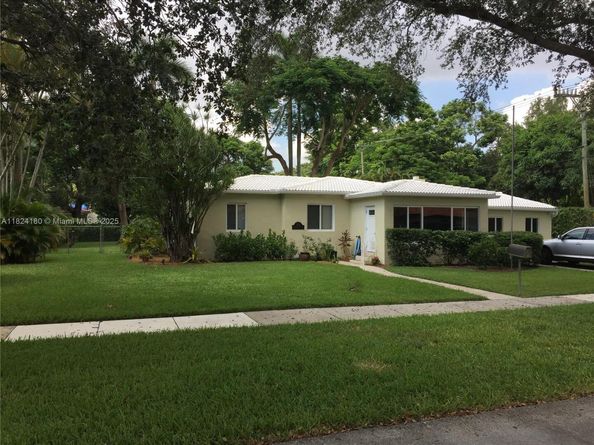 324 La Villa Dr, Miami Springs FL 33166