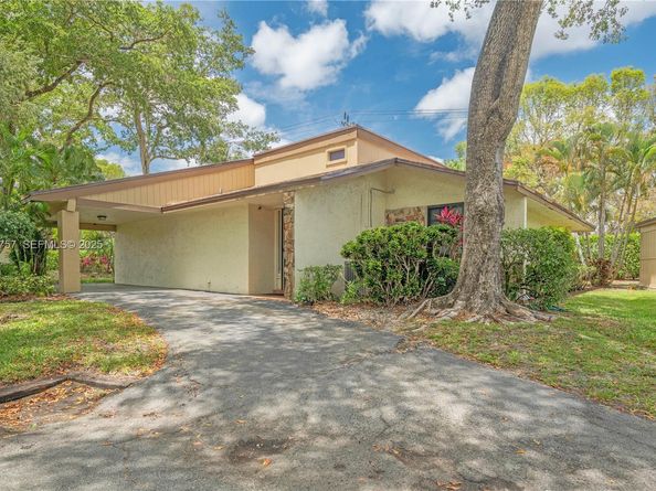 8097 Royal Palm Cir, Tamarac FL 33321