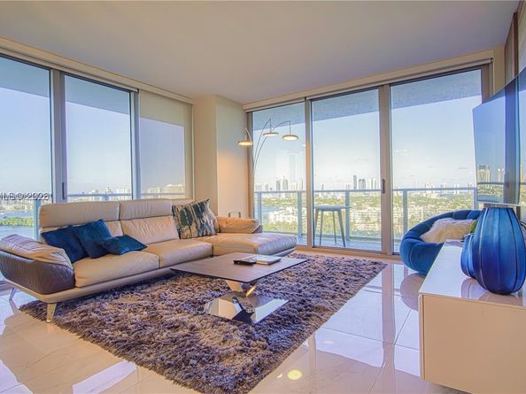 16385 Biscayne Blvd 1415, North Miami Beach FL 33160