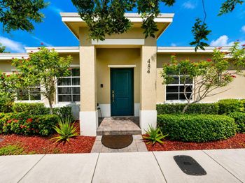484 NE 4th Ave