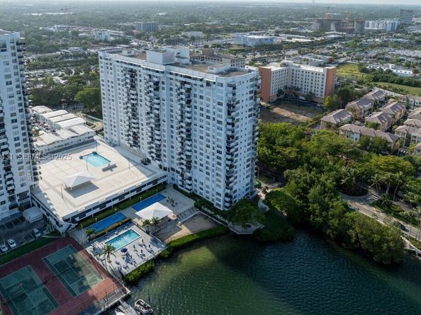 2780 NE 183rd St 1805, Aventura FL 33160