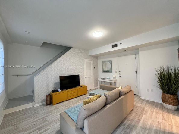 1614 Pennsylvania Ave 2I, Miami Beach FL 33139