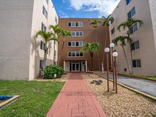 6960 Miami Gardens Dr 2124, Hialeah FL 33015