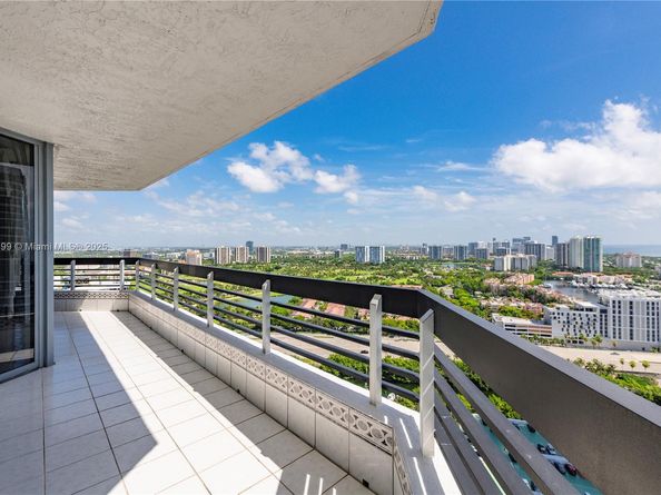 3530 Mystic Pointe Dr 3206, Aventura FL 33180