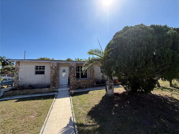 3221 SW 47th Ave, West Park FL 33023