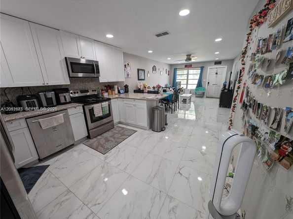 7761 NW 42nd Pl, Coral Springs FL 33065