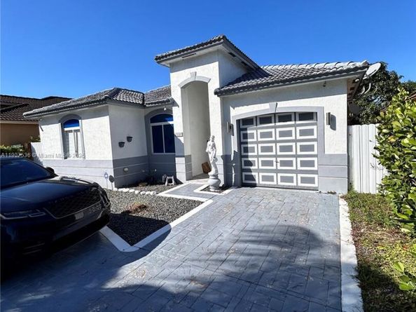 4607 NW 165th St, Miami Gardens FL 33054