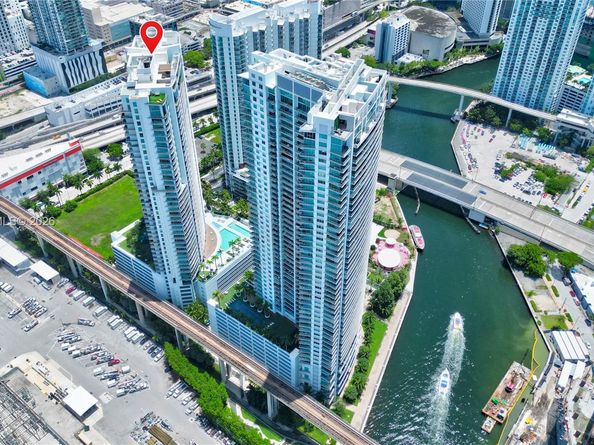 90 SW 3rd St PH10, Miami FL 33130