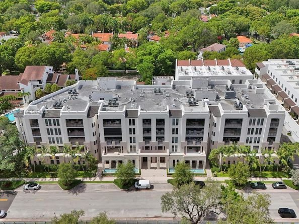 718 Valencia Ave 204, Coral Gables FL 33134