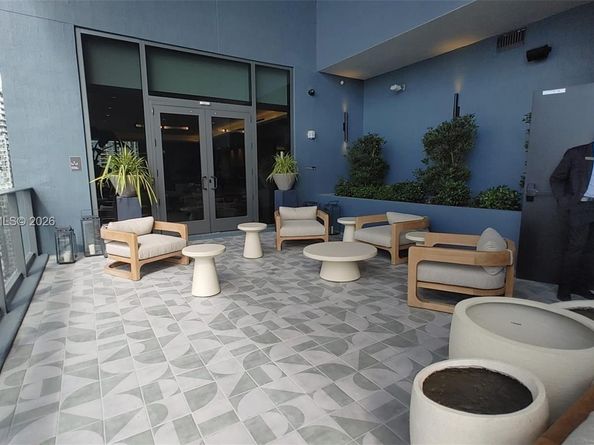 501 NE 1st St 1006, Miami Beach FL 33132