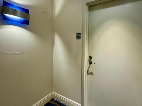 185 SW 7th St 2411, Miami FL 33130