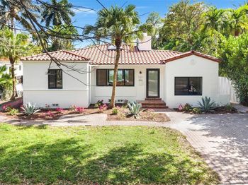 880 NE 72nd Ter