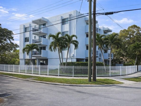 1090 NE 129th St 205, North Miami FL 33161