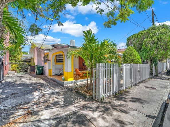 219 SW 6th Ave, Miami FL 33130