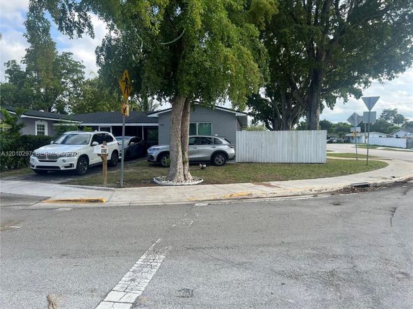 6742 SW 18th Ct, North Lauderdale FL 33068