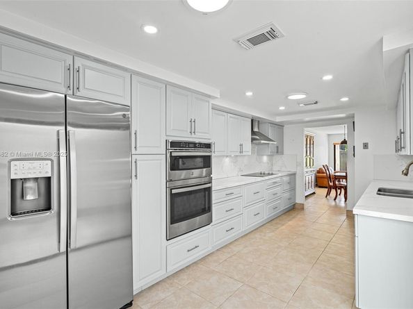 19435 E Lake Dr, Miami FL 33015