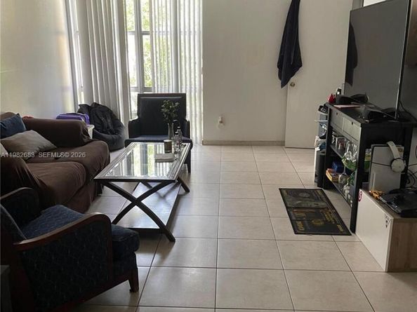 210 172nd St 323, Sunny Isles Beach FL 33160