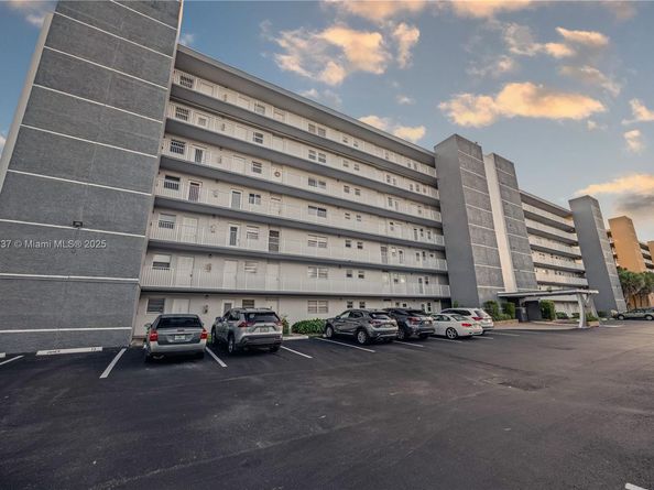 619 NE 14th Ave 304, Hallandale Beach FL 33009