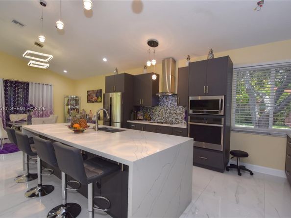 8733 NW 76th Dr, Tamarac FL 33321