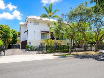 990 NW 1st Street