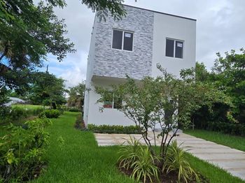 141 NW 11th St