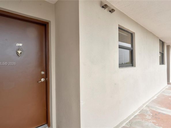 10155 NW 9th St Cir 4401, Miami FL 33172