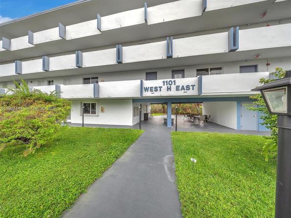 1101 NE 191st St 307, Miami FL 33179