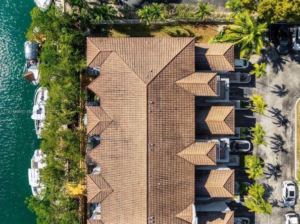 2404 NE 135th St 2404, North Miami FL 33181