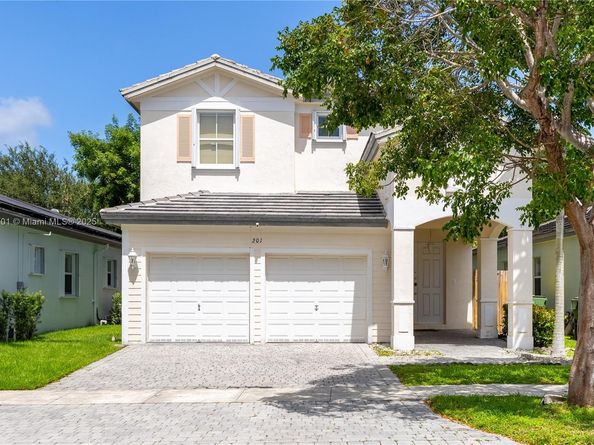 201 NE 36th Ter, Homestead FL 33033