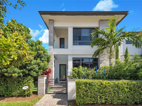 8279 NW 43rd St, Doral FL 33166