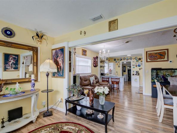 1911 NW 52nd St, Miami FL 33142